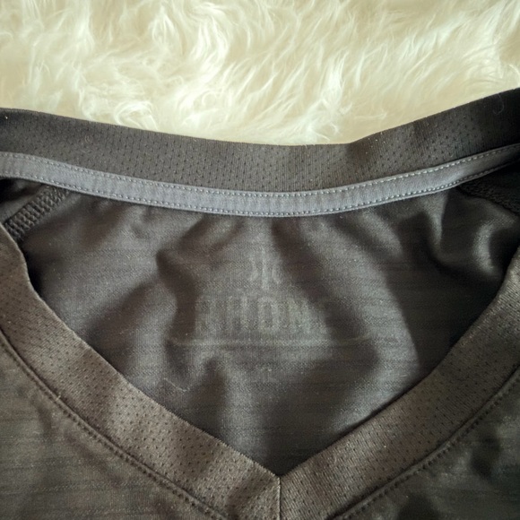 RHONE Black Short Sleeve V Neck Men's Tee XL - Picture 3 of 4